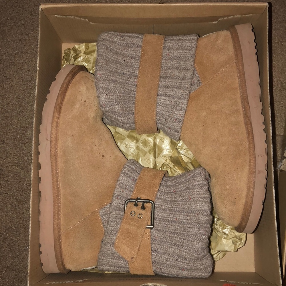Women’s Size 7  Ugg’s - Picture 2 of 6